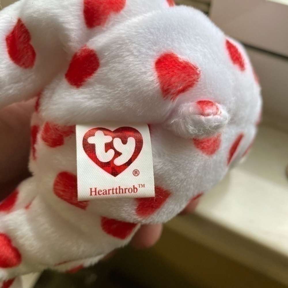 TY Beanie Baby - HEARTTHROB the Bear (BBOM February 2004) - Picture 5 of 5